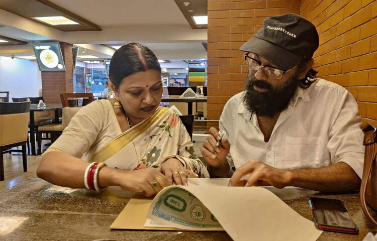 প্রথম নাটকের সময় বাজেট ছিল নগন্য। এমনকি পোশাক, আবহ, রেইন-ইফেক্ট সবই ছিল নিজস্ব ব্যবস্থাপনায়। তবুও গল্প বলার দৃঢ় সংকল্প, নতুনত্বের আকাঙ্ক্ষা আর শব্দ নয়, চরিত্র আর অনুভূতির প্রতি শ্রদ্ধা নিয়েই শুরু করেছিলেন।