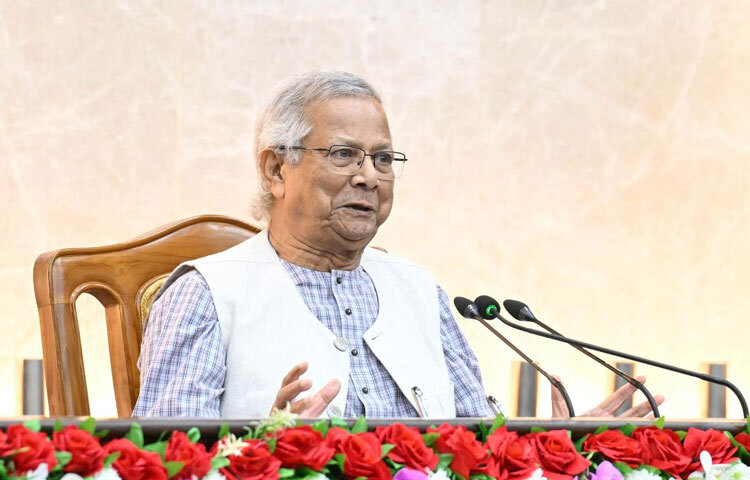 আগামী নির্বাচন শুধু ৫ বছরের সরকার গঠনের একটি নির্বাচন নয় বরং গণভোট যুক্ত হওয়ায় এটি আরও তাৎপর্যপূর্ণ নির্বাচন হতে যাচ্ছে উল্লেখ করে প্রধান উপদেষ্টা বলেন, এটা সম্পূর্ণ ভিন্নধর্মী একটি নির্বাচন। জাতি বহু প্রহসনের নির্বাচন দেখেছে, সেই স্মৃতি ছাপিয়ে যেতে আমাদের ভূমিকা রাখতে হবে।