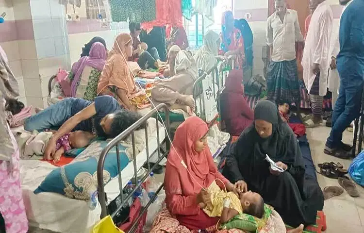 ময়মনসিংহ মেডিকেল কলেজ (মমেক) হাসপাতালে হামের উপসর্গ নিয়ে শিশু ভর্তির সংখ্যা বেড়েই চলেছে। গত ২৪ ঘণ্টায় হাসপাতালের আইসোলেশন ওয়ার্ডে নতুন করে আরও ২৭ জন শিশু ভর্তি হয়েছে।