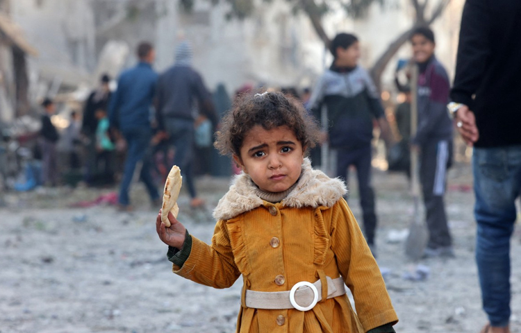 অনাহারে মারা যাচ্ছে গাজার উত্তরাঞ্চলের শিশুরা। ছবি: এএফপি