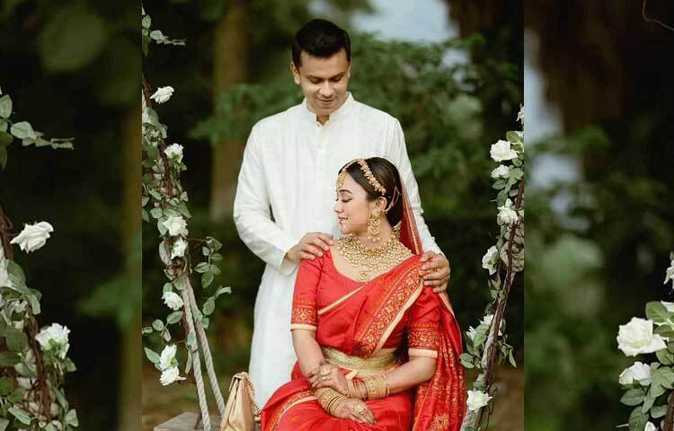 অভিনয়শিল্পী রুকাইয়া জাহান চমকের বিয়ের খবর প্রকাশ্যে আসে জুনের তৃতীয় সপ্তাহে। বিয়ের খবর প্রকাশিত হতে না হতেই চমক ও তার স্বামী আজমান নাসিরকে নিয়ে চর্চা হতে থাকে।