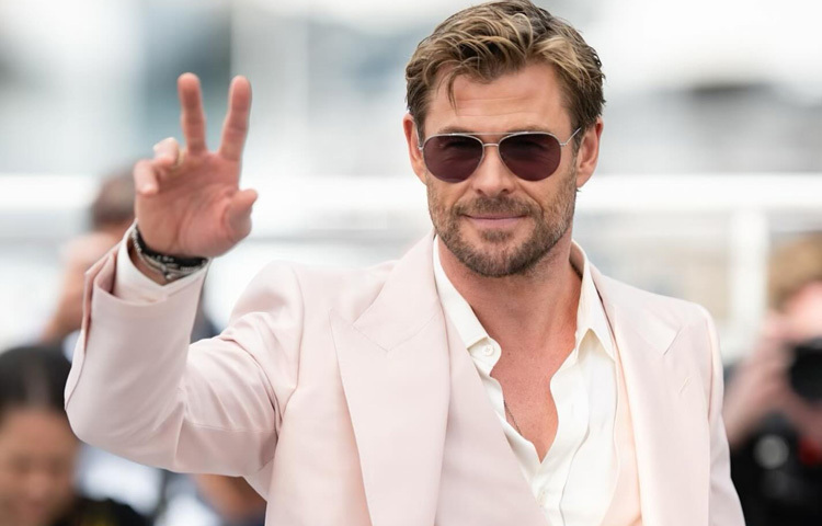 থর চরিত্র তাকে বিশ্বজুড়ে খ্যাতি এনে দিলেও, বাস্তব জীবনের ক্রিস হেমসওর্থ আসলে একজন সাধারণ মানুষ।