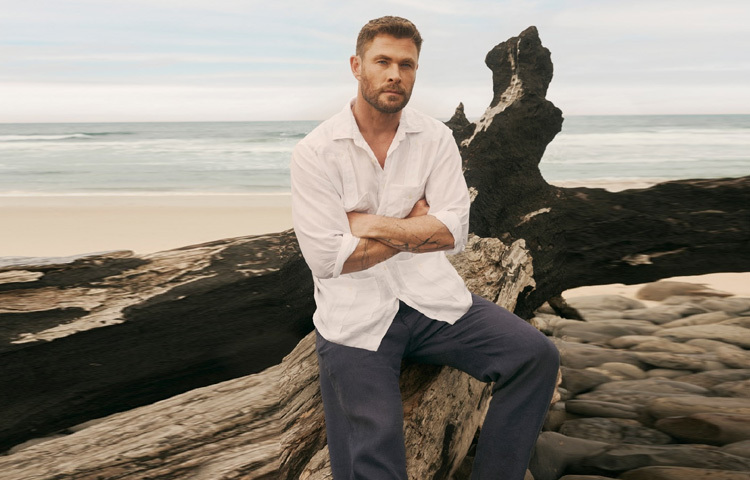 অভিনয়ের প্রতি তার আগ্রহ তৈরি হয় স্কুল জীবনে। অস্ট্রেলিয়ান টেলিভিশন সিরিজ ‘হোম অ্যান্ড এওয়ে’ তে অভিনয়ের সুযোগ পাওয়াই ছিল তার ক্যারিয়ারের টার্নিং পয়েন্ট। কয়েক বছর স্থানীয় টেলিভিশনে কাজ করার পর, ক্রিসের স্বপ্ন বড় হয় হলিউডে নাম করার।