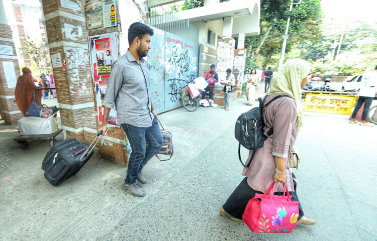 ঢাকা বিশ্ববিদ্যালয় প্রশাসনের মতে, ভূমিকম্পের পুনরাবৃত্তির কারণে বড় ধরনের দুর্ঘটনার ঝুঁকি উড়িয়ে দেওয়া যায় না। বিশেষ করে পুরোনো আবাসিক হলগুলোর নিরাপত্তা নিয়ে দীর্ঘদিন ধরেই প্রশ্ন রয়েছে।