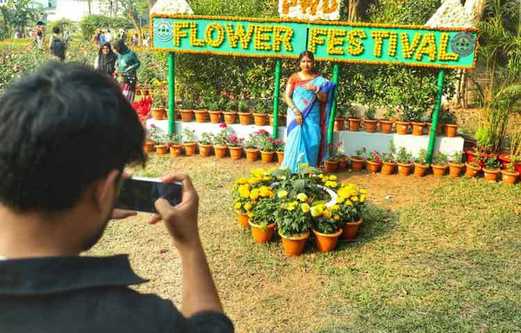 অনেক দর্শনার্থী বলছেন, এমন আয়োজন মানসিক প্রশান্তি দেয়, কাজের চাপ ভুলিয়ে দেয় কিছু সময়ের জন্য।