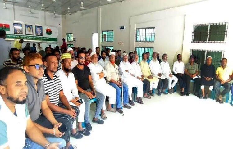 কুমিল্লা–৬ আসনে বিএনপির চেয়ারপারসনের উপদেষ্টা আমিন উর রশিদ ইয়াছিনকে দলীয় মনোনয়ন দেওয়ার দাবিতে টানা ১১দিন ধরে মাঠে অবস্থান করছেন স্থানীয় বিএনপি ও অঙ্গসংগঠনের নেতাকর্মীরা। ছবি: জাহিদ পাটোয়ারী