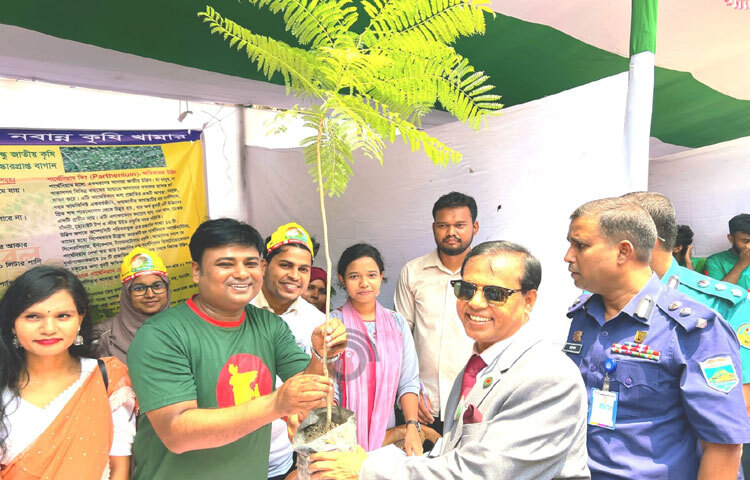 এ আয়োজনের উদ্বোধন করেন রাজশাহী বিভাগীয় কমিশনার ড. দেওয়ান মুহাম্মদ হুমায়ুন কবির। ছবি: জাগো নিউজ