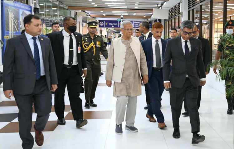 অন্তর্বর্তী সরকারের প্রধান উপদেষ্টা অধ্যাপক ড. মুহাম্মদ ইউনূস তিনদিনের রাষ্ট্রীয় সফরে মালয়েশিয়ার উদ্দেশ্যে ঢাকা ছেড়েছেন।