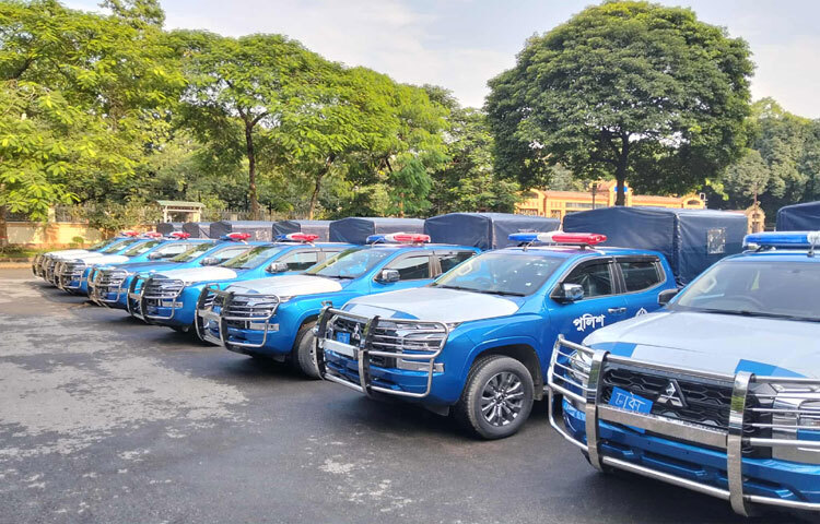 রাজধানীর নিরাপত্তা ও আইনশৃঙ্খলা রক্ষায় সক্ষমতা বাড়াতে ঢাকা মহানগর পুলিশকে (ডিএমপি) ২০টি নতুন পেট্রোলিং গাড়ি দেওয়া হয়েছে। ছবি: সংগৃহীত