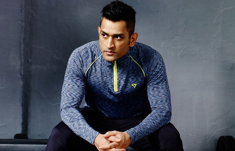 ধোনির জীবনের সবচেয়ে বড় অর্জন হয়তো ট্রফি নয়, মানুষের হৃদয় জয়। নতুন প্রজন্মের কাছে তিনি শুধু একজন ক্রিকেটার নন, একজন শিক্ষকও। তরুণরা বলেন, ধোনির কাছ থেকে শিখেছেন কীভাবে জেতার পর মাথা ঠান্ডা রাখতে হয়, হারার পর মাথা নিচু না করে সামনে এগোতে হয়।