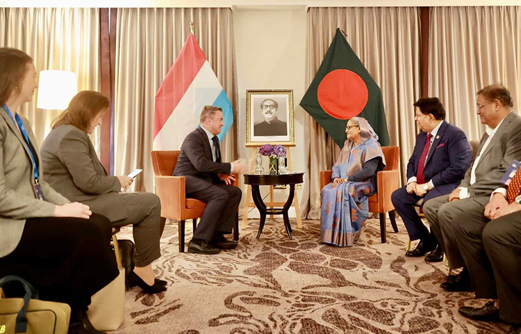 বেলজিয়ামে সফররত প্রধানমন্ত্রী শেখ হাসিনার সঙ্গে লুক্সেমবার্গের প্রধানমন্ত্রী জেভিয়ার বেটেল আজ ব্রাসেলসে প্রধানমন্ত্রীর আবাসস্থলে দ্বিপাক্ষিক বৈঠক করেন। ছবি: ইয়াসিন কবির জয়