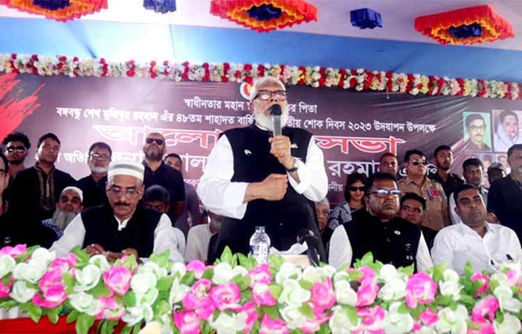 নির্বাচন সামনে রেখে বঙ্গবন্ধুর হত্যাকারীরা আবারও দেশবিরোধী ষড়যন্ত্রে সক্রিয় হয়ে উঠেছে বলে মন্তব্য করেছেন প্রধানমন্ত্রীর বেসরকারি শিল্প ও বিনিয়োগ উপদেষ্টা সালমান এফ রহমান। আজ তার নির্বাচনী এলাকায় (দোহার-নবাবগঞ্জ) জাতীয় শোক দিবস ও বঙ্গবন্ধুর শাহাদাতবার্ষিকী উপলক্ষে আয়োজিত এক শোক সভায় তিনি এ মন্তব্য করেন। ছবি: জাগো নিউজ