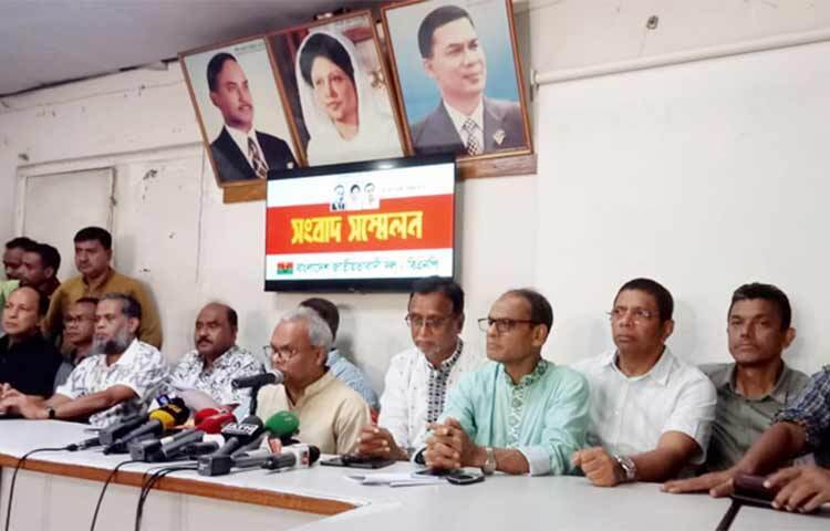 দলের চেয়ারপারসন বেগম খালেদা জিয়ার মুক্তি ও সরকারের পদত্যাগের এক দফা দাবিতে চারদিনের নতুন কর্মসূচি ঘোষণা করেছে বিএনপি। আজ বিকেলে রাজধানীর নয়াপল্টনে দলের কেন্দ্রীয় কার্যালয়ে এক সংবাদ সম্মেলনে এ কর্মসূচি ঘোষণা করা হয়। বিএনপির সিনিয়র যুগ্ম মহাসচিব রুহুল কবির রিজভী এই কর্মসূচি ঘোষণা করেন। ছবি: জাগো নিউজ