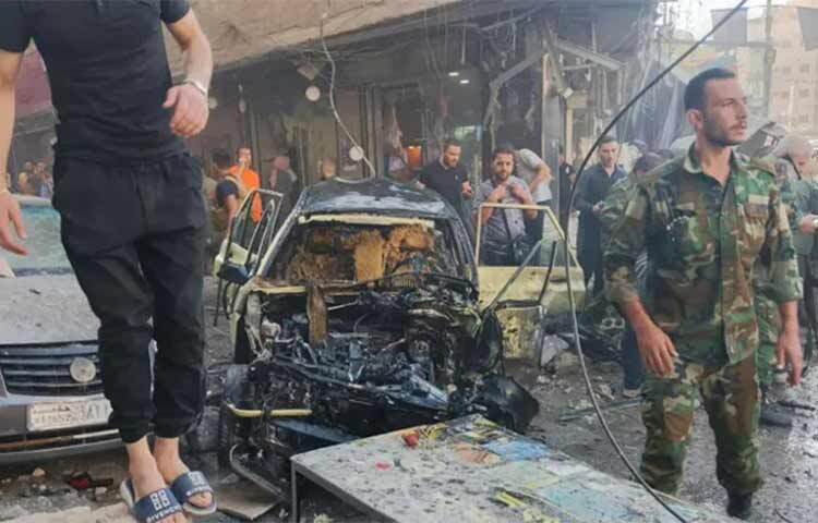 সিরিয়ার রাজধানী দামেস্কের দক্ষিণে একটি শিয়া মাজারের কাছে বোমা বিস্ফোরণে ছয়জন নিহত হয়েছেন। এ ছাড়া আহত হয়েছেন ২০ জনেরও বেশি। পবিত্র আশুরার ঠিক একদিন আগে এমন ঘটনা ঘটলো। আজ দেশটির স্বরাষ্ট্র মন্ত্রণালয়ের বরাতে এসব তথ্য জানায় কাতারভিত্তিক সংবাদমাধ্যম আল-জাজিরা। ছবি: সংগৃহীত