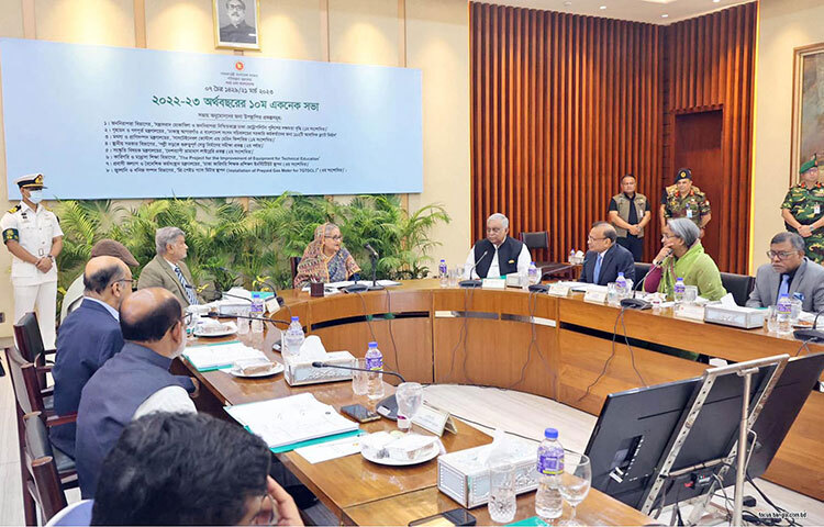 একনেক চেয়ারপার্সন ও বঙ্গবন্ধুকন্যা প্রধানমন্ত্রী শেখ হাসিনার সভাপতিত্বে আজ সকালে শেরেবাংলা নগরের এনইসি সম্মেলন কক্ষে ২০২২-২৩ অর্থবছরের ১০ম জাতীয় অর্থনৈতিক পরিষদের নির্বাহী কমিটি (একনেক) সভা অনুষ্ঠিত হয়। ছবি: ইয়াসিন কবির জয়