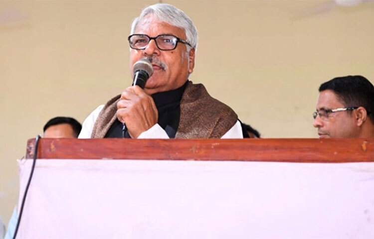 জাতীয় সংসদের ডেপুটি স্পিকার মো. শামসুল হক টুকু বলেছেন, বর্তমান প্রধানমন্ত্রী শেখ হাসিনা সব ক্ষেত্রে অভূতপূর্ব উন্নয়ন করেছেন। আজ পাবনার সাঁথিয়ায় জেলা পরিষদ অডিটরিয়ামে প্রধানমন্ত্রীর উপহার হিসেবে মাধ্যমিক পর্যায়ের মেধাবী শিক্ষার্থীদের মাঝে ট্যাব বিতরণ অনুষ্ঠানে প্রধান অতিথির বক্তৃতায় তিনি এসব কথা বলেন। ছবি: জাগো নিউজ