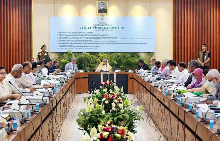প্রধানমন্ত্রী শেখ হাসিনার সভাপতিত্বে আজ সকালে রাজধানীর শেরে ই বাংলা নগরের এনইসি সম্মেলন কক্ষে ২০২২-২৩ অর্থবছরের ১২তম একনেক সভা অনুষ্ঠিত হয়। ছবি: ইয়াসিন কবির জয়
