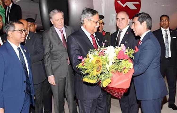 রাষ্ট্রপতি মো. সাহাবুদ্দিন তুরস্কের নবনির্বাচিত প্রেসিডেন্ট রিসেপ তাইয়েপ এরদোয়ানের শপথ অনুষ্ঠানে যোগ দিতে ছয়দিনের সরকারি সফরে আজ সকালে তুর্কিয়ের রাজধানী আঙ্কারায় পৌঁছেছেন। ছবি: সংগৃহীত