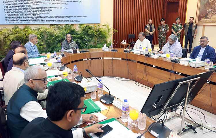 একনেক চেয়ারপার্সন ও প্রধানমন্ত্রী শেখ হাসিনার সভাপতিত্বে আজ সকালে এনইসি সম্মেলন কক্ষে ২০২২-২০২৩ অর্থবছরের ১৪তম একনেক সভা অনুষ্ঠিত হয়। ছবি: ইয়াসিন কবির জয়