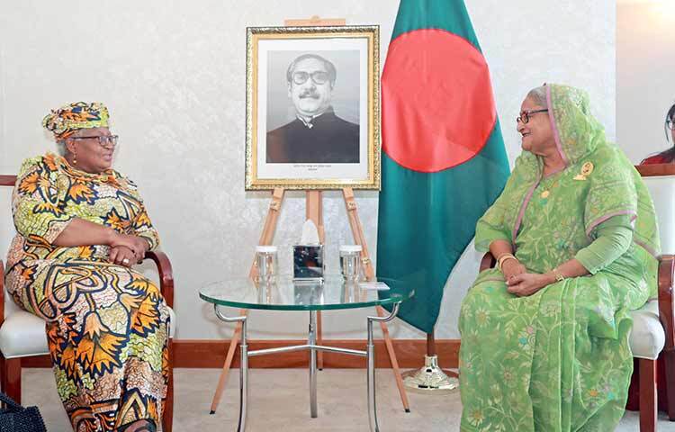 সুইজারল্যান্ডে সফররত বঙ্গবন্ধুকন্যা প্রধানমন্ত্রী শেখ হাসিনার সঙ্গে জেনেভায় হোটেল প্রেসিডেন্ট মিটিং রুমে বৃহস্পতিবার (১৫ জুন ২০২৩) বিশ্ব বাণিজ্য সংস্থার মহাপরিচালক ড. ওকনজো-ইওয়ালা সৌজন্য সাক্ষাৎ করেন। ছবি: ইয়াসিন কবির জয়