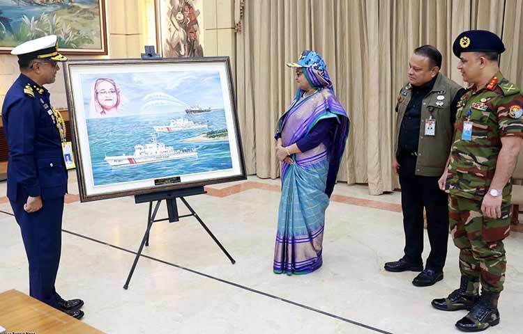 প্রধানমন্ত্রী শেখ হাসিনা আজ সকালে গণভবন থেকে ভিডিও কনফারেন্সের মাধ্যমে পতেঙ্গা জেটিতে যুক্ত হয়ে বাংলাদেশ কোস্টগার্ডের দুটি নবনির্মিত ইনশোর পেট্রোল ভেসেল, দুটি টাগবোট ও একটি ভাসমান ক্রেন নৌযান কমিশনিং অনুষ্ঠানে বক্তব্য রাখেন। ছবি: ইয়াসিন কবির জয়