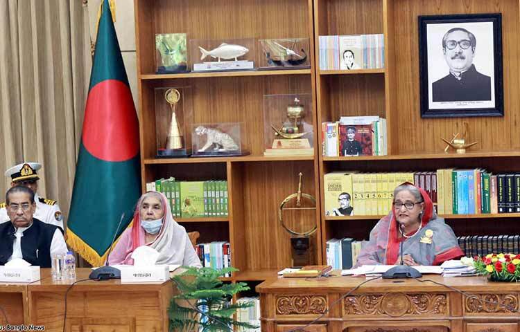 আওয়ামী লীগের ভোট চুরি করা লাগে না বলে দাবি করেছেন দলটির সভাপতি ও প্রধানমন্ত্রী শেখ হাসিনা। তিনি বলেন, আওয়ামী লীগ এমনিই ভোট পায়। আজ গণভবনে আওয়ামী লীগের কার্যনির্বাহী কমিটির সভার সূচনা বক্তব্যে এসব কথা বলেন তিনি। ছবি: ইয়াসিন কবির জয়