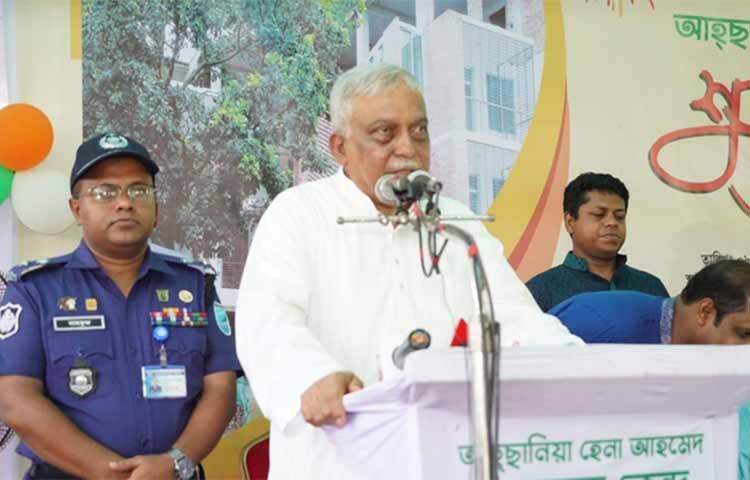 এলএসডি-আইসের মতো ভয়ঙ্কর মাদক পাশের দেশ থেকে আমাদের দেশে এসেছে বলে জানিয়েছেন স্বরাষ্ট্রমন্ত্রী আসাদুজ্জামান খান। আজ দুপুরে মুন্সিগঞ্জের শ্রীনগর উপজেলার একটি অনুষ্ঠানে প্রধান অতিথির বক্তব্যে তিনি এ কথা বলেন। ছবি: জাগো নিউজ