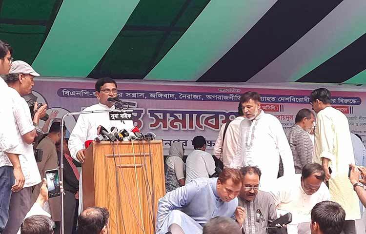 বিএনপির উদ্দেশে আওয়ামী লীগের যুগ্ম সাধারণ সম্পাদক মাহবুব উল আলম হানিফ বলেছেন, ‘অনেক হয়েছে আন্দোলন, এবার ঘরে ফিরে যান।’ আজ বঙ্গবন্ধু অ্যাভিনিউয়ে ঢাকা মহানগর দক্ষিণ আওয়ামী লীগের শান্তি সমাবেশে বিশেষ অতিথিরি বক্তব্যে এ কথা বলেন তিনি। ছবি: জাগো নিউজ