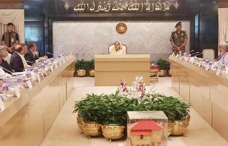 প্রধানমন্ত্রী শেখ হাসিনার সভাপতিত্বে আজ সকালে প্রধানমন্ত্রীর কার্যালয়ে মন্ত্রী পরিষদ সভাকক্ষে মন্ত্রীপরিষদের সভা অনুষ্ঠিত হয়। ছবি: ইয়াসিন কবির জয়