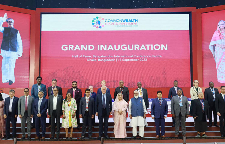 প্রধানমন্ত্রী শেখ হাসিনা আজ বঙ্গবন্ধু আন্তর্জাতিক সম্মেলন কেন্দ্রে ‘কমনওয়েলথ ইনভেস্টমেন্ট অ্যান্ড ট্রেড ফোরাম ২০২৩’ শীর্ষক অনুষ্ঠানের উদ্বোধন ও কমনওয়েলথ বঙ্গবন্ধু শেখ মুজিবুর রহমান গ্রিন ইনভেস্টমেন্ট অ্যাওয়ার্ড প্রদান অনুষ্ঠানে তিনি একথা বলেন। ছবি: ইয়াসিন কবির জয়