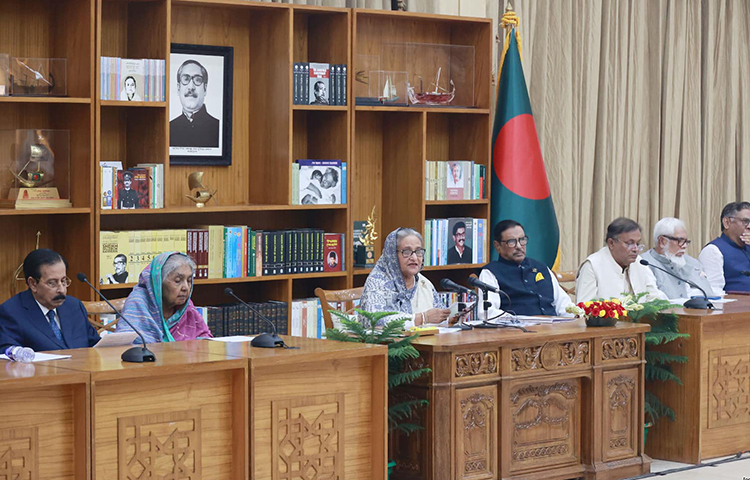 প্রধানমন্ত্রী শেখ হাসিনা আজ বিকেলে গণভবনে বেলজিয়ামে তার সাম্প্রতিক তিন দিনের সরকারি সফর পরবর্তী সংবাদ সম্মেলনে বক্তব্য রাখেন। ছবি: ইয়াসিন কবির জয়