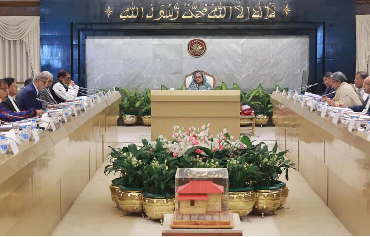 প্রধানমন্ত্রী শেখ হাসিনা আজ সকালে প্রধানমন্ত্রীর কার্যালয়ে মন্ত্রিপরিষদ সভাকক্ষে মন্ত্রিপরিষদ বৈঠকে বক্তব্য রাখেন। ছবি: ইয়াসিন কবির জয়