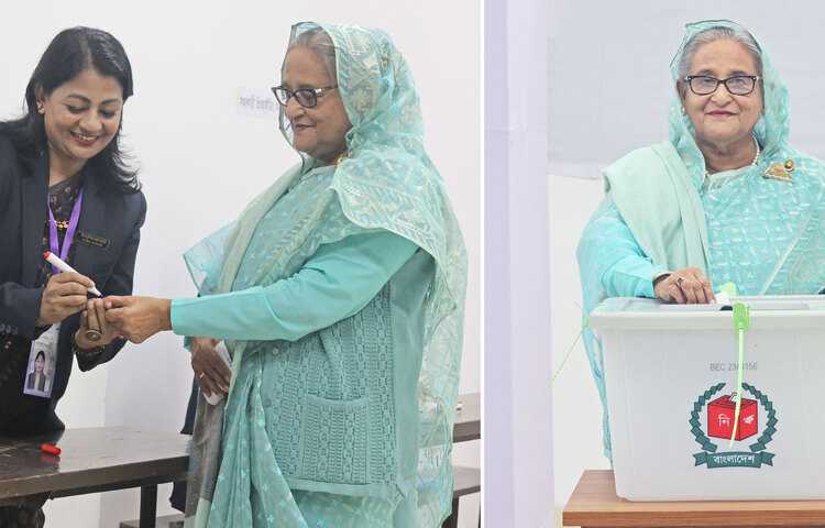 আজ অনুষ্ঠিত হয়েছে দ্বাদশ জাতীয় সংসদ নির্বাচন। রাজধানীর সিটি কলেজ কেন্দ্রে ভোট দিয়েছেন প্রধানমন্ত্রী আওয়ামী লীগ সভাপতি শেখ হাসিনা। সকাল ৮টায় ভোটগ্রহণ শুরুর সঙ্গে সঙ্গে তার ভোটাধিকার প্রয়োগ করেন। ছবি: ইয়াসিন কবির
