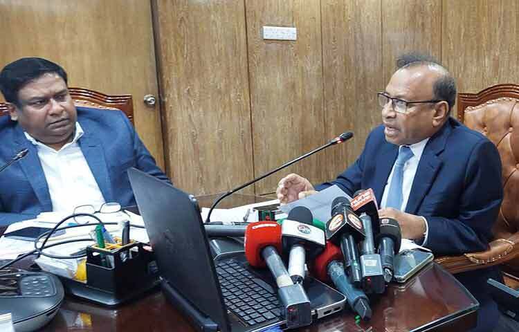 সারা বছর ডেঙ্গু প্রতিরোধ কার্যক্রম পরিচালনা করা হবে বলে জানিয়েছেন স্থানীয় সরকারমন্ত্রী তাজুল ইসলাম। আজ সচিবালয়ে মন্ত্রণালয়ের সভাকক্ষে সারা দেশে মশাবাহিত রোগ প্রতিরোধে প্রথম আন্তঃমন্ত্রণালয় সভায় তিনি একথা বলেন। ছবি: জাগো নিউজ