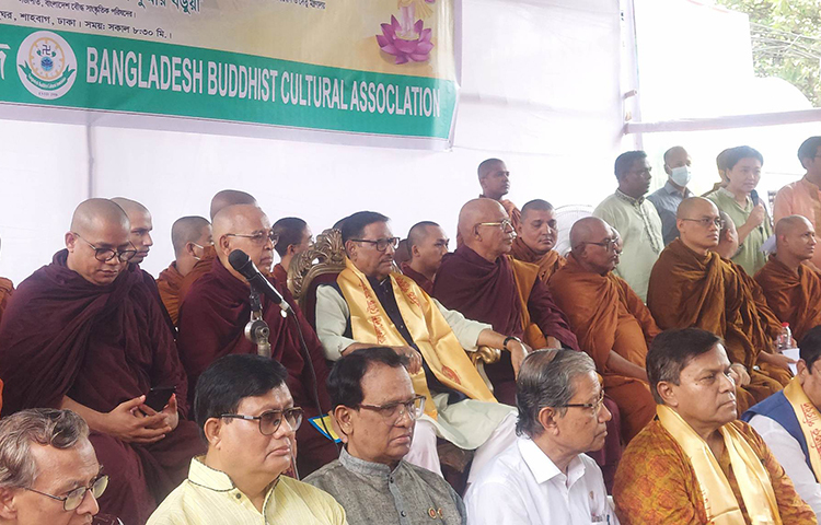 বিএনপি নেতাদের উদ্দেশ্য করে আওয়ামী লীগের সাধারণ সম্পাদক এবং সড়ক পরিবহন ও সেতুমন্ত্রী ওবায়দুল কাদের বলেছেন, ‘যাদের মন ছোট, তাদের রাজনীতি করা উচিত নয়।’ আজ রাজধানীর শাহবাগে জাতীয় জাদুঘরে বাংলাদেশ বৌদ্ধ সাংস্কৃতিক পরিষদের অনুষ্ঠানে তিনি এ কথা বলেন। ছবি: সালাহ উদ্দিন জসিম