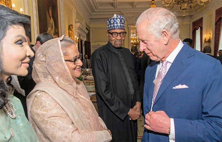 যুক্তরাজ্য সফররত বঙ্গবন্ধুকন্যা প্রধানমন্ত্রী শেখ হাসিনা ৫ মে ২০২৩ কমনওয়েলভুক্ত দেশগুলোর সরকারের নেতাদের দ্বিবার্ষিক শীর্ষ সম্মেলনে যোগ দেন। সম্মেলনে প্রধানমন্ত্রী শেখ হাসিনা যুক্তরাজ্যের রাজা তৃতীয় চার্লসের সঙ্গে শুভেচ্ছা বিনিময় করেন। ছবি: ইয়াসিন কবির জয়