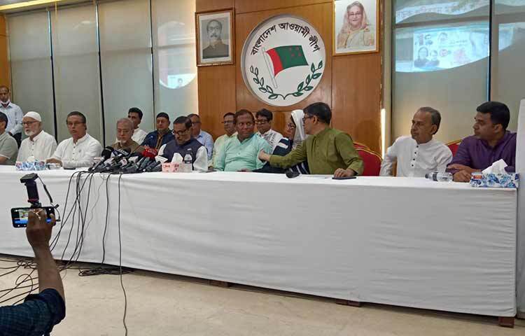 বাংলাদেশ আওয়ামী লীগের সাধারণ সম্পাদক ও সেতুমন্ত্রী ওবায়দুল কাদের এমপি আজ বঙ্গবন্ধু এভিনিউস্থ দলের কেন্দ্রীয় কার্যালয়ে ২০২৩-২০২৪ অর্থবছরের প্রস্তাবিত বাজেট নিয়ে সংবাদ সম্মেলনে বক্তব্য রাখেন। ছবি: ইয়াসিন কবির জয়