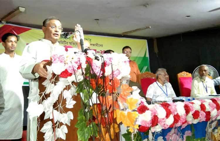 তথ্য ও সম্প্রচারমন্ত্রী এবং আওয়ামী লীগের যুগ্ম সাধারণ সম্পাদক ড. হাছান মাহমুদ বলেছেন, আমরা কোনো সংলাপের কথা বলিনি। আজ দুপুরে রাজধানীর মতিঝিলে সাদেক হোসেন খোকা কমিউনিটি সেন্টারে আয়োজিত অনুষ্ঠান শেষে সাংবাদিকদের প্রশ্নের জবাবে এসব কথা বলেন তিনি। ছবি: জাগো নিউজ