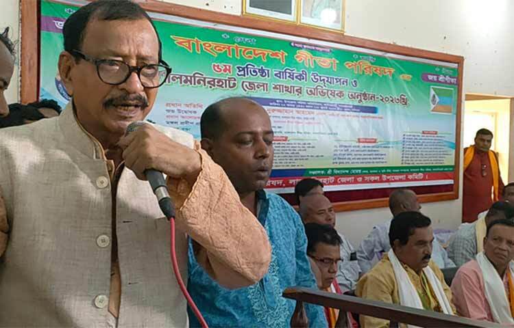 যুক্তরাষ্ট্র নানাভাবে বাংলাদেশকে চাপে ফেলতে চায় বলে মন্তব্য করেছেন করেছেন সমাজকল্যাণমন্ত্রী নুরুজ্জামান আহমেদ। আজ দুপুরে লালমনিরহাটের আদিতমারী উপজেলায় আয়োজিত এক অনুষ্ঠানে প্রধান অতিথির বক্তব্যে তিনি এ কথা বলেন। ছবি: জাগো নিউজ