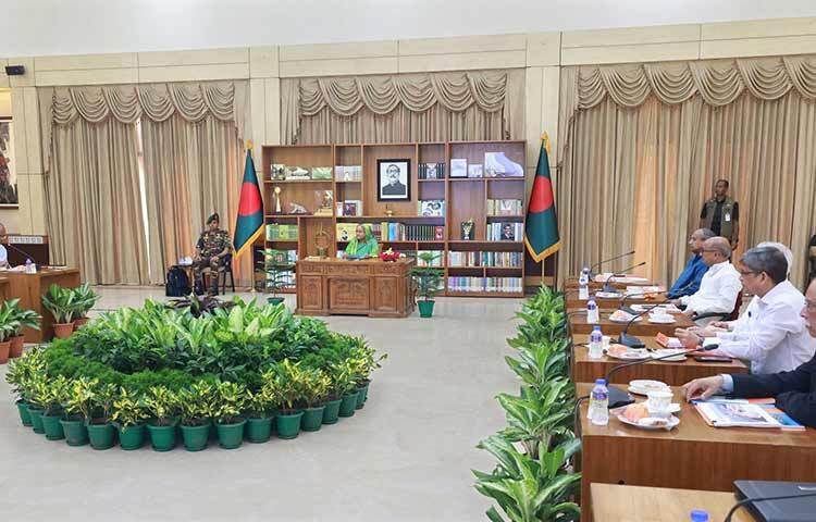 বঙ্গবন্ধুকন্যা প্রধানমন্ত্রী শেখ হাসিনা আজ দুপুরে গণভবনে রূপপুর পারমাণবিক বিদ্যুৎ কেন্দ্র নির্মাণ প্রকল্পের সার্বিক অগ্রগতি বিষয়ক উপস্থাপনা অবলোকন করেন। ছবি: ইয়াসিন কবির জয়