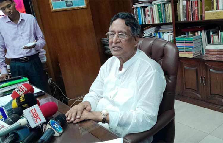 দাম ক্রয়ক্ষমতার মধ্যে রাখতে ভারত ছাড়াও পৃথিবীর যেকোনো দেশ থেকে পেঁয়াজ আমদানির অনুমতি (আইপি) দেওয়া হবে বলে জানিয়েছেন কৃষিমন্ত্রী ড. মো. আব্দুর রাজ্জাক। আজ সচিবালয়ে নিজ দপ্তরে সাংবাদিকদের সঙ্গে আলাপকালে মন্ত্রী এ কথা জানান। ছবি: জাগো নিউজ