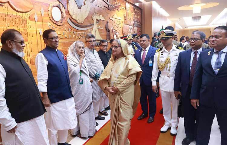 ‘জি-২০ লিডারস সামিটে’ যোগ দিতে ভারতের রাজধানী নয়াদিল্লিতে গিয়েছেন প্রধানমন্ত্রী শেখ হাসিনা। আজ বেলা ১১টায় বিমান বাংলাদেশ এয়ারলাইন্সের একটি বিশেষ ফ্লাইটে দিল্লির উদ্দেশে ঢাকা ছাড়েন প্রধানমন্ত্রী। ছবি: ইয়াসিন কবির জয়