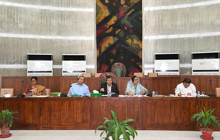 সেন্টমার্টিন দ্বীপের চারদিকে ওয়াকওয়ে নির্মাণের কথা ভাবছে বেসামরিক বিমান পরিবহন ও পর্যটন মন্ত্রণালয় সম্পর্কিত সংসদীয় স্থায়ী কমিটি। কমিটির ৪১তম বৈঠকে এ পরিকল্পনার কথা জানানো হয়। আজ জাতীয় সংসদ ভবনে কমিটির সভাপতি র. আ. ম উবায়দুল মোকতাদির চৌধুরীর সভাপতিত্বে এ বৈঠক অনুষ্ঠিত হয়। ছবি: জাগো নিউজ