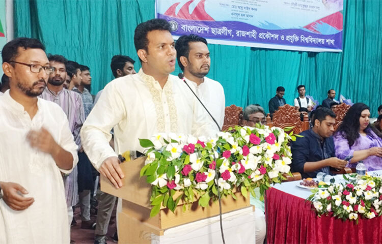 এসডিজি অর্জনে বিশ্বে সবচেয়ে বেশি সাফল্য দেখিয়েছে বাংলাদেশ বলে মন্তব্য করেছেন কেন্দ্রীয় ছাত্রলীগের সভাপতি সভাপতি সাদ্দাম হোসেন। তিনি বলেন, প্রধানমন্ত্রী শেখ হাসিনা যে উন্নয়ন ও গণতন্ত্রের কথা বলেন সেই গণতন্ত্রকে শুধু ভোটাধিকার ও একদিনের উৎসবের মধ্যে সীমাবদ্ধ রাখেন না। আজ রাজশাহী প্রকৌশল ও প্রযুক্তি বিশ্ববিদ্যালয়ের একটি অনুষ্ঠানে তিনি এ কথা বলেন। ছবি: মনির হোসেন মাহিন