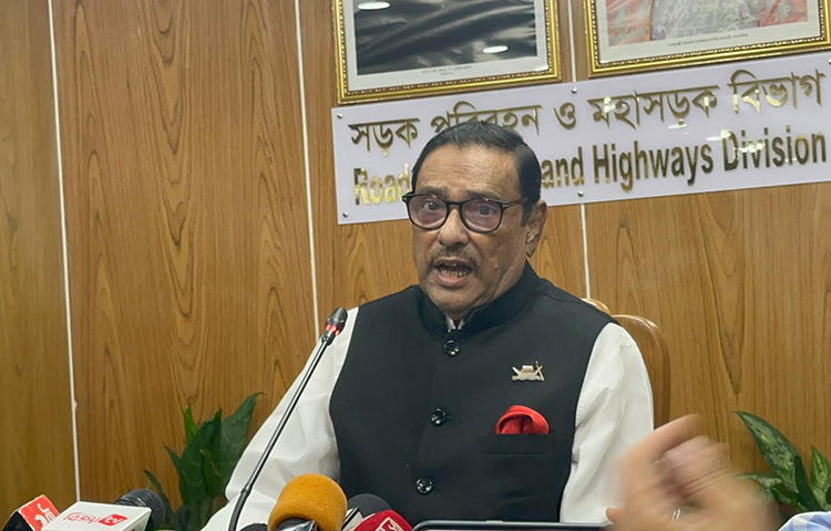 ভারতের সঙ্গে সম্পর্ক ভালো থাকাটা আমাদের জন্য ভালো বলে মনে করেছেন আওয়ামী লীগের সাধারণ সম্পাদক এবং সড়ক পরিবহন ও সেতুমন্ত্রী ওবায়দুল কাদের। আজ সচিবালয়ে সড়ক পরিবহন ও মহাসড়ক বিভাগের সম্মেলন কক্ষে সাংবাদিকদের সঙ্গে মতবিনিময়কালে তিনি এ কথা বলেন। ছবি: ইসমাইল হোসেন রাসেল
