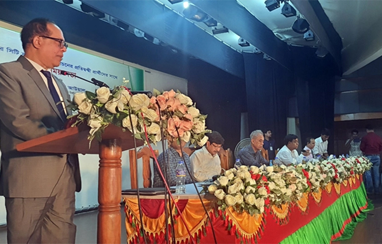 বাংলাদেশের নির্বাচনের দিকে সারাবিশ্ব তাকিয়ে আছে বলে মন্তব্য করেছেন প্রধান নির্বাচন কমিশনার কাজী হাবিবুল আউয়াল। আজ সকালে গাজীপুর সিটি করপোরেশন নির্বাচনে প্রতিদ্বন্দ্বী প্রার্থীদের সঙ্গে মতবিনিময় সভায় তিনি এসব কথা বলেন। ছবি: জাগো নিউজ