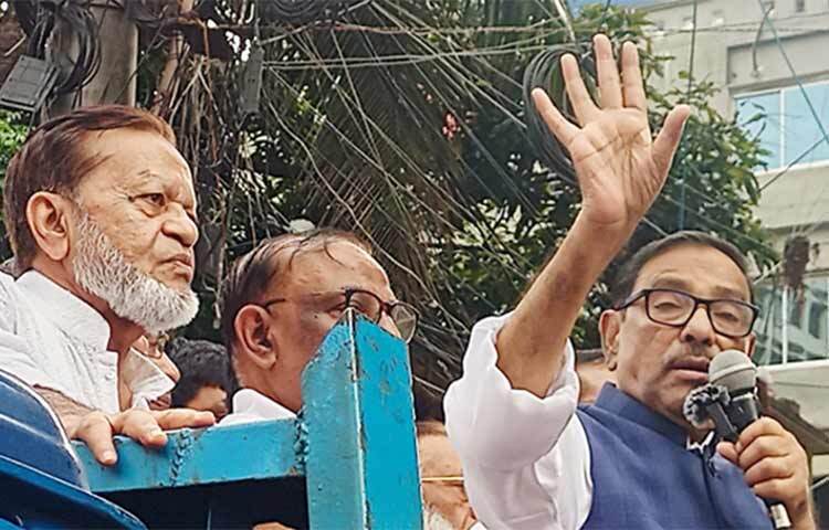 যুক্তরাষ্ট্রের ভিসানীতি নিয়ে সরকারের মাথাব্যথা নেই বলে জানিয়েছেন আওয়ামী লীগের সাধারণ সম্পাদক এবং সড়ক পরিবহন ও সেতুমন্ত্রী ওবায়দুল কাদের। তিনি বলেন, আমরা তো নির্বাচন সুষ্ঠু করবো, অবাধ-নিরপেক্ষ করবো। আজ বিকেলে রাজধানীর বাড্ডায় ঢাকা মহানগর উত্তর আওয়ামী লীগ আয়োজিত সমাবেশে এসব কথা বলেন তিনি। ছবি: জাগো নিউজ