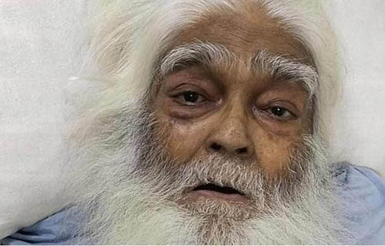 বাংলাদেশের রাজনীতির ‘রহস্য পুরুষ’ ও মহান মুক্তিযুদ্ধের অন্যতম সংগঠক সিরাজুল আলম খান আর নেই। আজ দুপুর সোয়া ২টার দিকে ঢাকা মেডিকেল কলেজ (ঢামেক) হাসপাতালে চিকিৎসাধীন অবস্থায় মারা যান তিনি। লাইফ সাপোর্টে ছিলেন তিনি। ছবি: সংগৃহীত