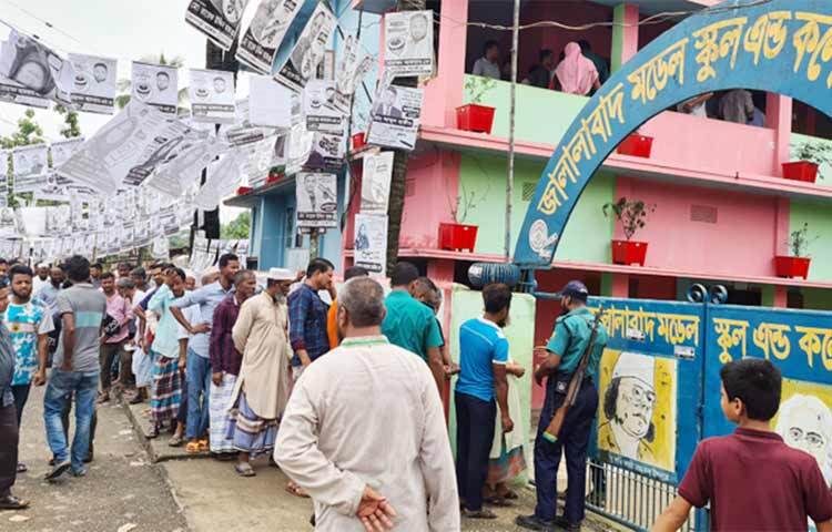 শান্তিপূর্ণ পরিবেশে সিলেট ও রাজশাহী সিটি করপোরেশন নির্বাচনে ভোটগ্রহণ শেষ হয়েছে। আজ সকাল ৮টা থেকে বিকেল ৪টা পর্যন্ত ইলেকট্রনিক ভোটিং মেশিনে (ইভিএম) চলে ভোটগ্রহণ। ছবি: জাগো নিউজ