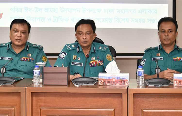 তিন দিনের মধ্যে একদিনে জমা পানি ফেলে দেওয়ার আহ্বান জানিয়েছেন ঢাকা উত্তর সিটি করপোরেশনের (ডিএনসিসি) মেয়র আতিকুল ইসলাম। আজ রাজধানীরতে ডিএনসিসি ও বন অধিদপ্তরের যৌথভাবে বৃক্ষরোপণ অভিযানে প্রধান অতিথির বক্তব্যে এ কথা জানান মেয়র আতিকুল ইসলাম। ছবি: জাগো নিউজ